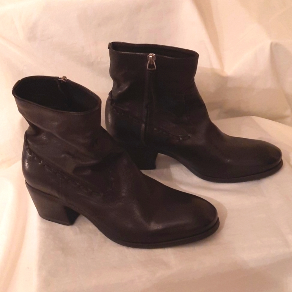 NIB N.D.C. Made By Hand black leather ankle boots. Size 7.